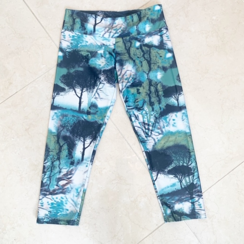 Onzie Forest Print Capri Leggings
